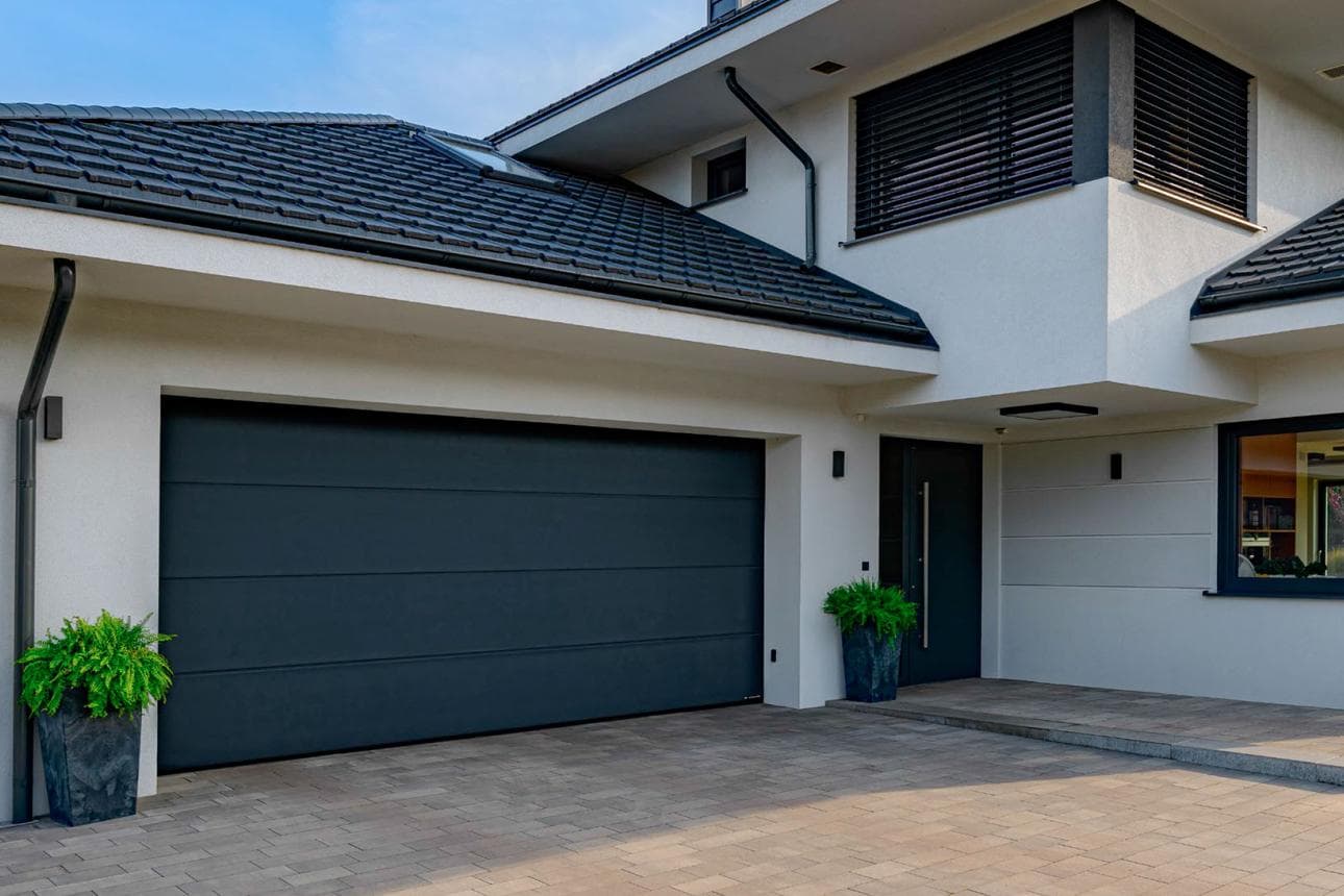 Choosing the right new garage door for your home